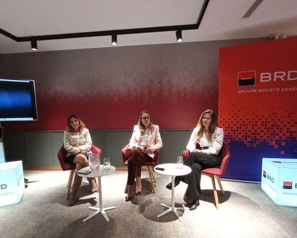 Reprezentantele BRD susţin că opţiunea multicurrency acoperă în acest moment peste 95% din tranzacţiile pe care clienţii băncii le efectuează. Din datele prezentate, 1,8 milioane dintre clienţii băncii sunt activi în aplicaţia YOU BRD.